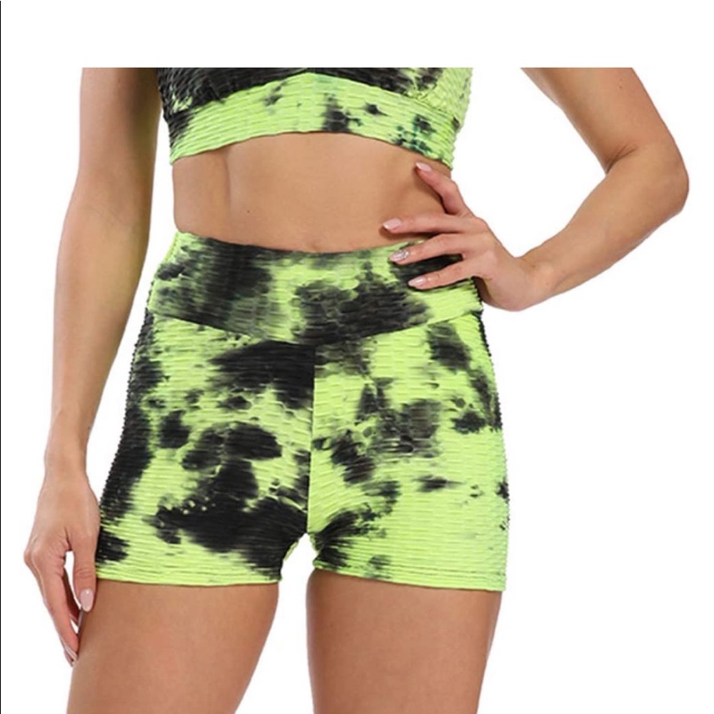 NWOT FAMOUS TIK TOK SHORTS